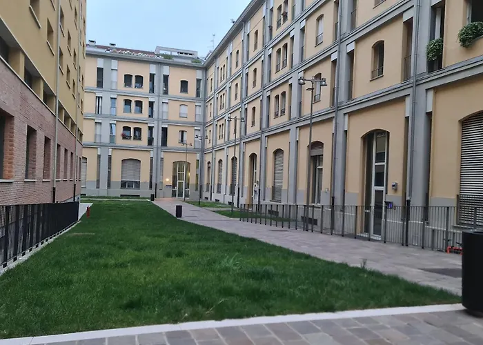 Milan Space Loft - Apartment Close To M5 Subway - Free Parking - Sky & Netflix Tv